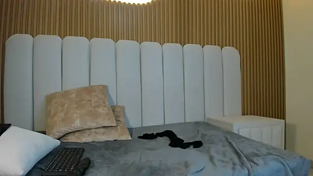 Rosa_Aura Adlı Modelin Canlı XXX Sohbeti