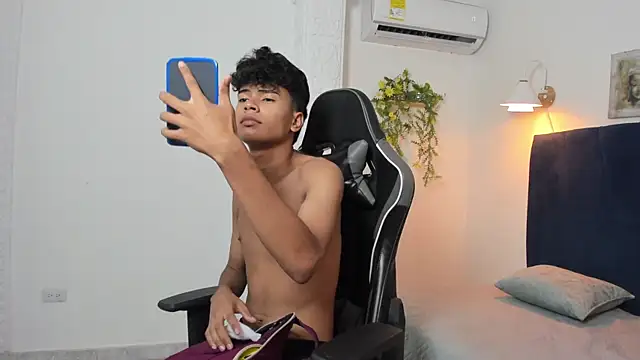 XXX chat uživo modela jacob_cum23