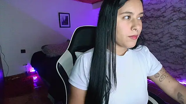 Chat XXX en directo de Camila_IRoose
