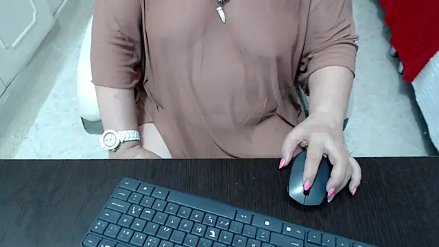 leonela_69's Live XXX Chat