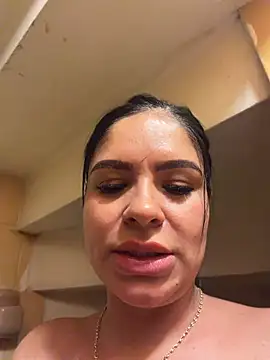 Elara_Luxe's Live XXX Chat