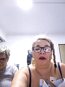 momismilf544's Live XXX Chat