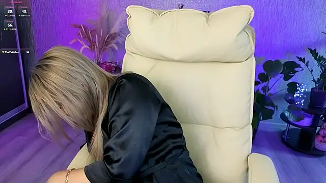 NikkiiStill's Live XXX Chat