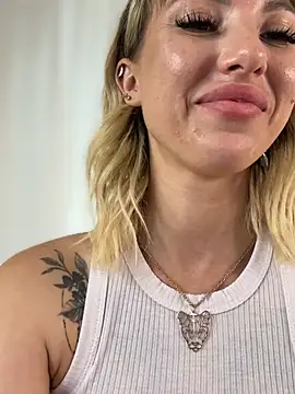 TeaseBabeXXX – Live XXX-chat