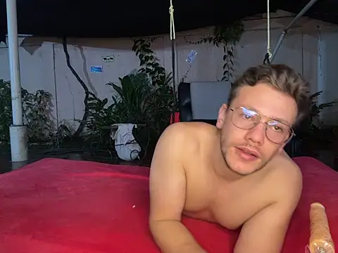 Pokazy przed kamerką – Neil_and_isaac