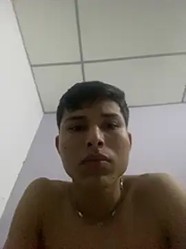 Antoni150906 Adlı Modelin Canlı XXX Sohbeti