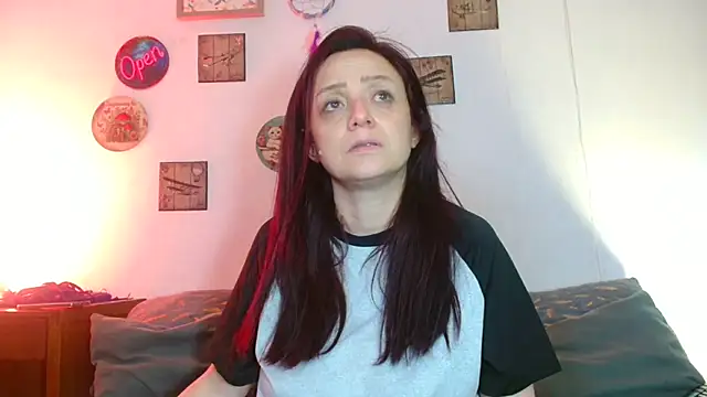 Chatroom XXX en direct de Katicalatinmilf