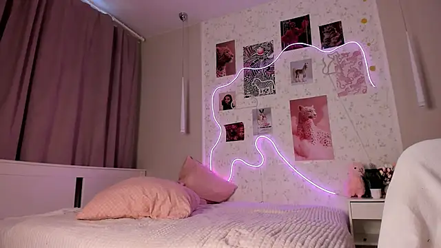 Ella_Lane Adlı Modelin Canlı XXX Sohbeti