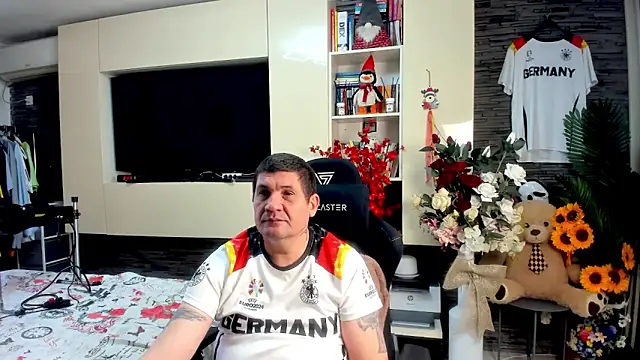 SpartacusDaddy48 Adlı Modelin Canlı XXX Sohbeti