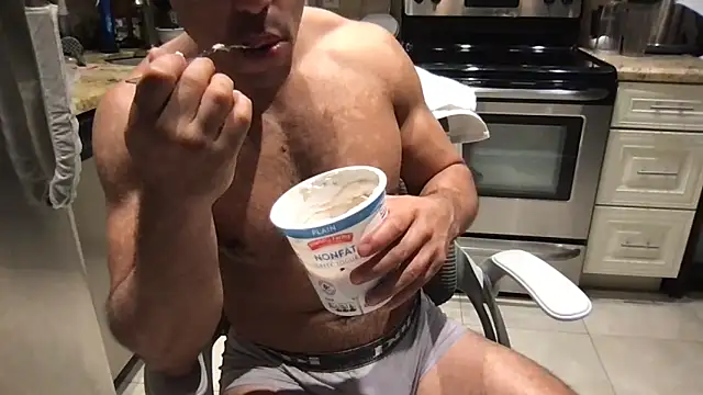 BigGuyMuscle 即時 XXX 聊天