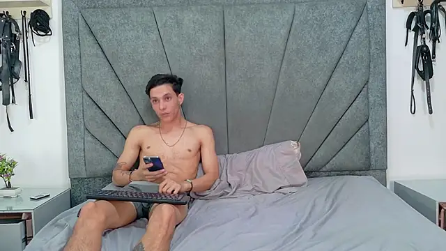 Chat +18 de ZafiroAndFlynn ao vivo