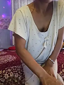 XXX chat uživo modela Desi_Maya69