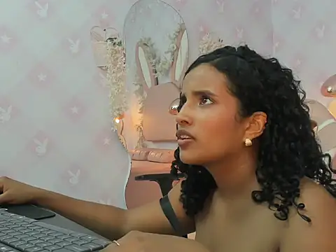 Chat XXX en directo de Horny_Curls