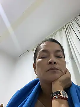 XXX chat uživo modela Jlo_69