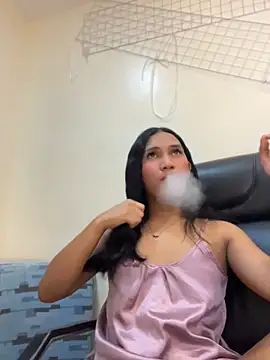 slutty_aki 即時 XXX 聊天