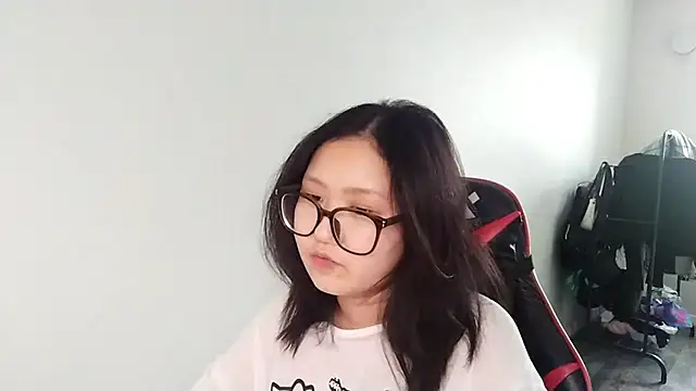 AdelineCanup 现场XXX聊天