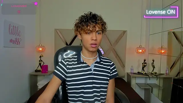 Anyelo_Twink Chat XXX in diretta