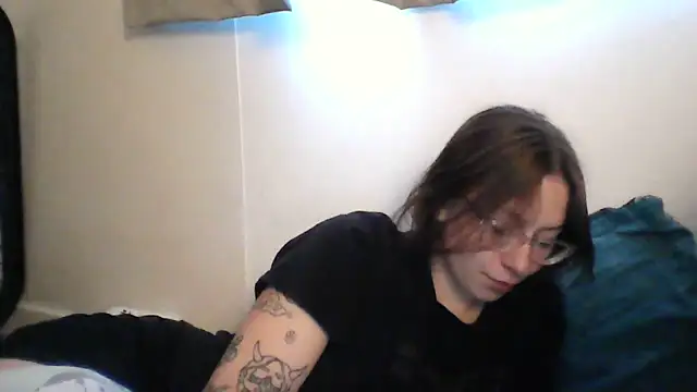 دردشة JuicyErika الجنسية المباشرة