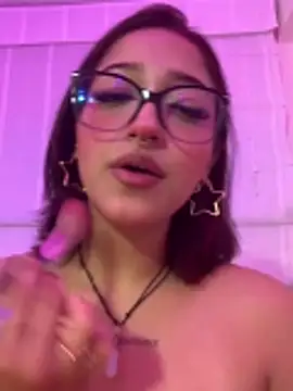 Chatroom XXX en direct de LilithMonette