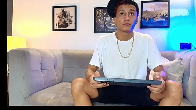 Chatroom XXX en direct de KING_BOYS2026