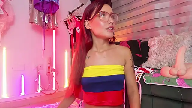 Cherry_Scarlet_ Adlı Modelin Canlı XXX Sohbeti