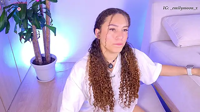 צ'אט XXX בשידור חי של onlyemily_