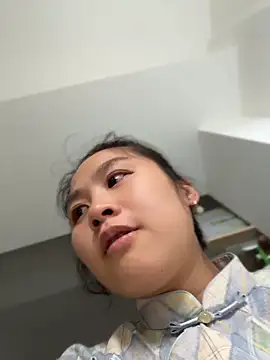 Iridessa-'s Live XXX Chat