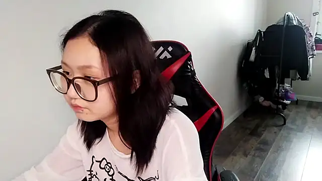 AdelineCanup – Naživo XXX chat