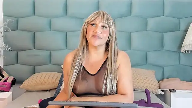 MiaMancini's Live XXX Chat