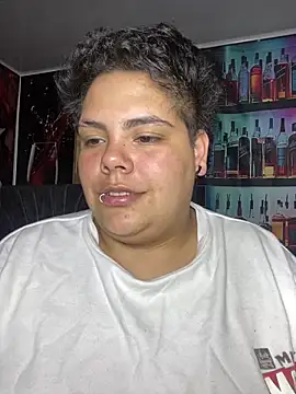 Hailey_Curvy élő XXX-chatje