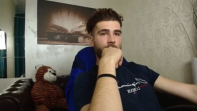 Chat +18 de KyloEast ao vivo