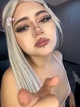 Chat XXX en directo de lya_nekko_