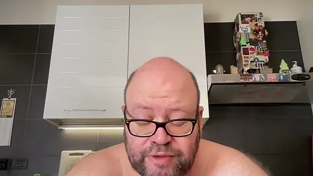 צ'אט XXX בשידור חי של theitalianbear