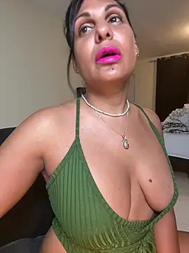 Latina-miss Adlı Modelin Canlı XXX Sohbeti