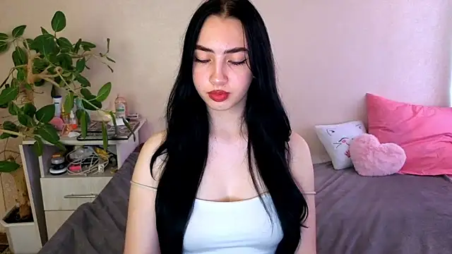 WildKittenX_ Adlı Modelin Canlı XXX Sohbeti