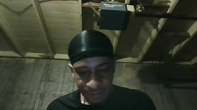 Leo99842's Live XXX Chat