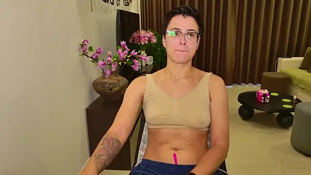 Chatroom XXX en direct de SashaNotFound