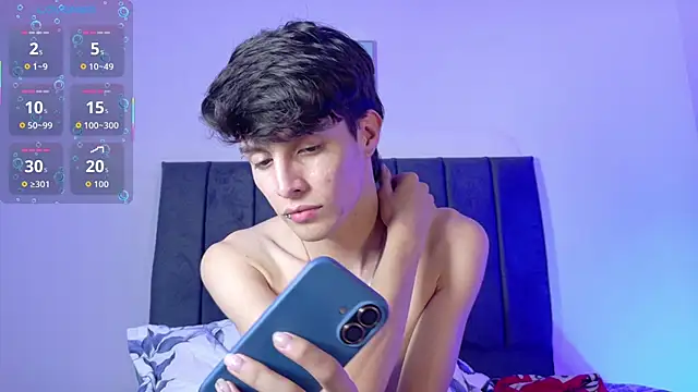 Živý XXX chat axxxel_twink