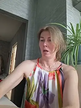 stellahere8 Adlı Modelin Canlı XXX Sohbeti