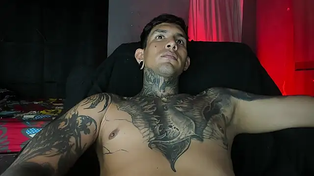 Travisttanner28 élő XXX-chatje