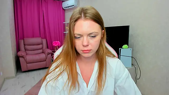 Strawberrye live XXX chat
