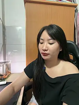 QuynhAnh99's Live XXX Chat