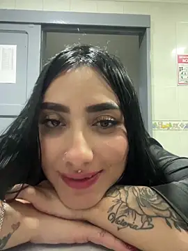 SeleneMore Chat XXX live