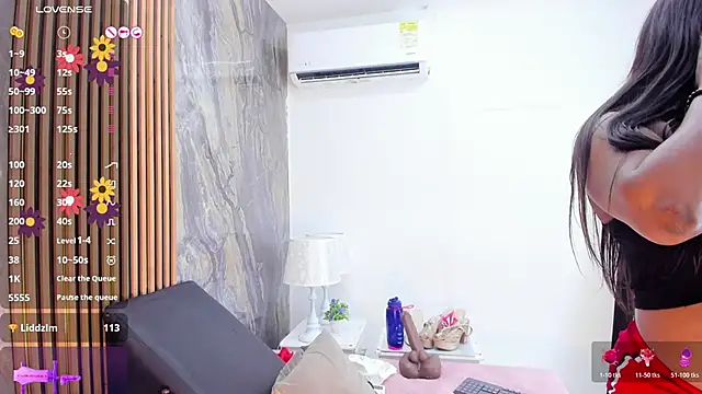 LauraSaenz01 Chat XXX in diretta