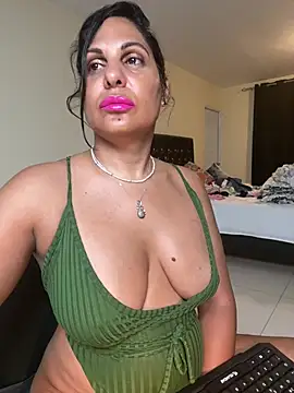 Latina-miss' Live XXX Chat