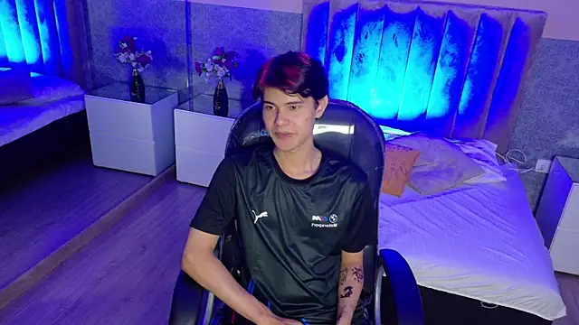 Chat +18 de Derek_Sinn ao vivo