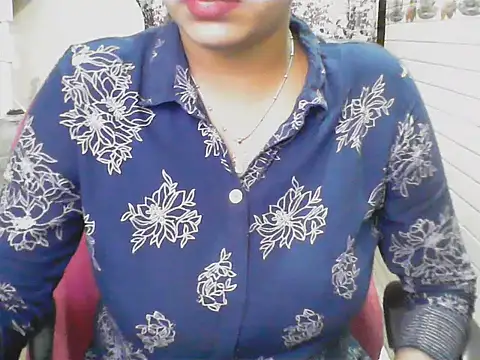 LovingPihu Adlı Modelin Canlı XXX Sohbeti