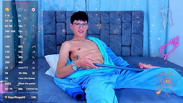 XXX chat uživo modela NicolasTorrez