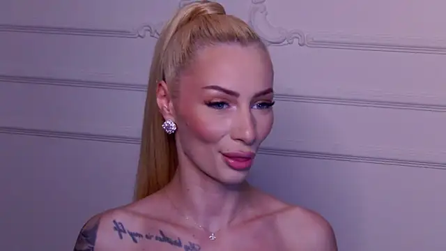 دردشة AngieShae الجنسية المباشرة
