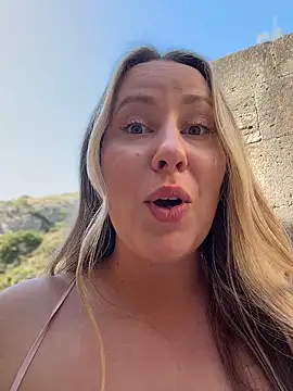 Mona_Plus Live XXX-chat
